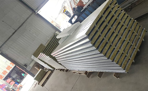 乌兰彩钢夹芯板