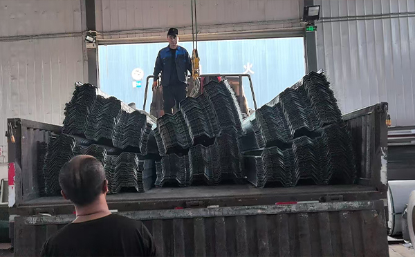 乌兰楼承板安装前准备：钢筋桁架楼承板施工要点